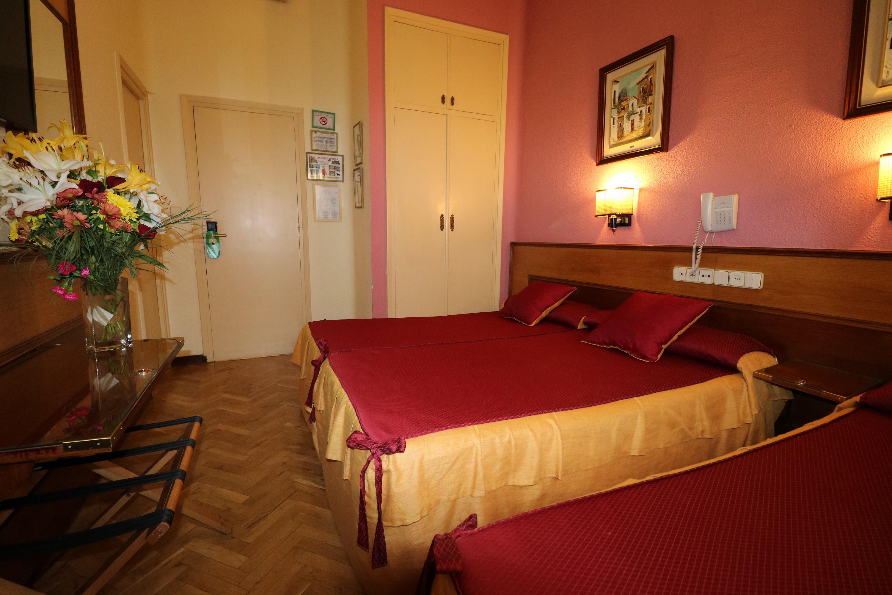 Hostal Hispano - Argentino Gran Via Madrid Exterior photo
