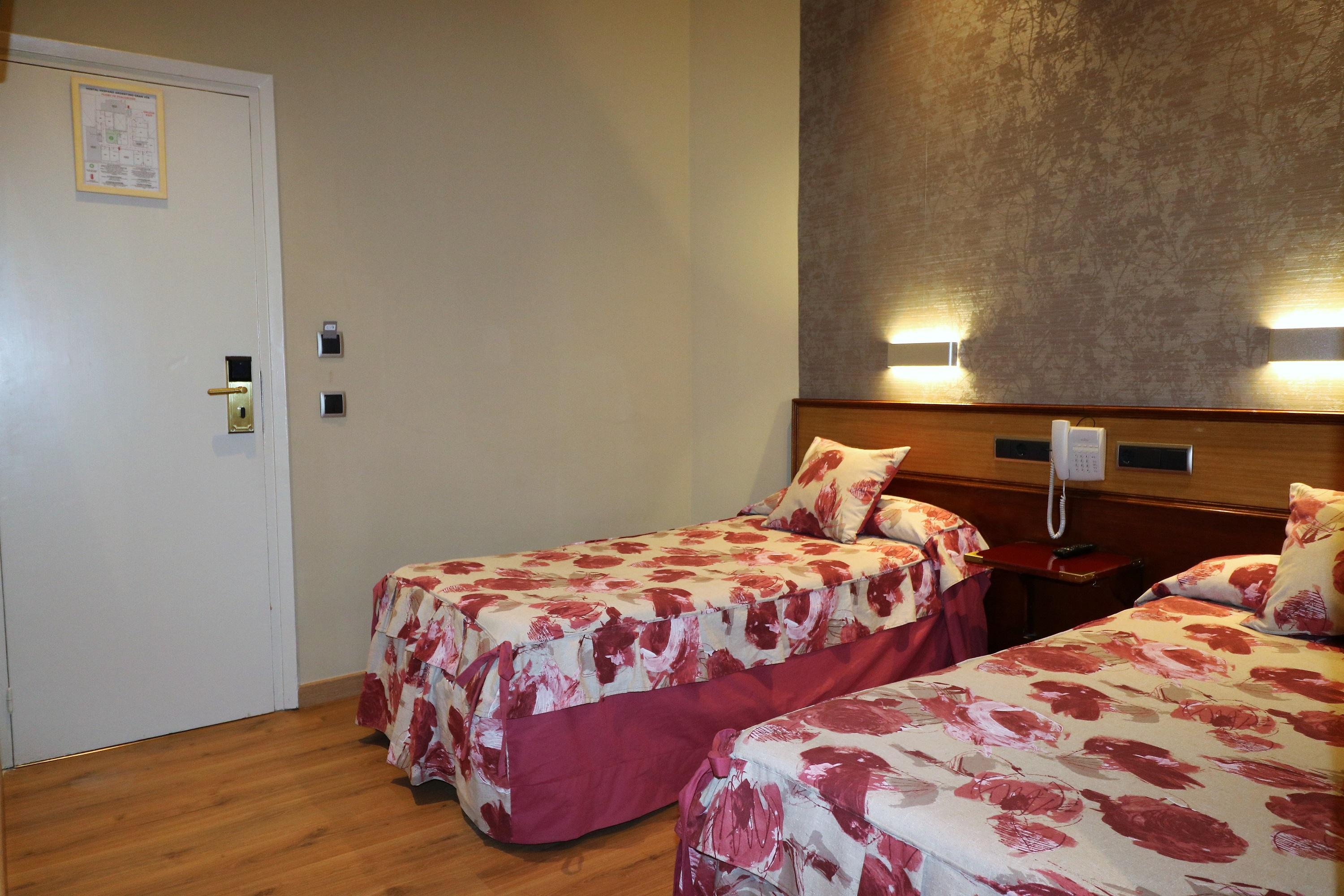 Hostal Hispano - Argentino Gran Via Madrid Exterior photo