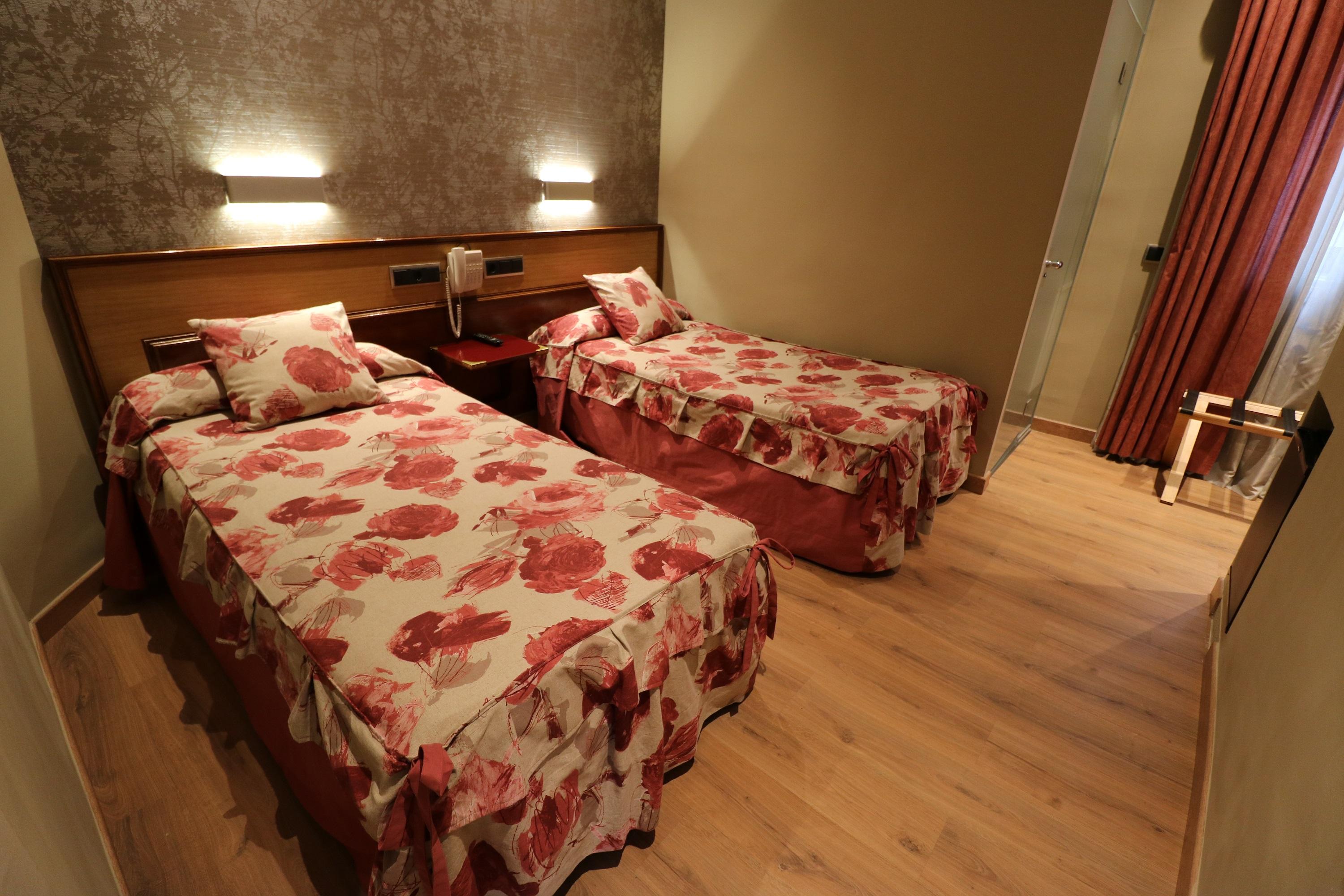 Hostal Hispano - Argentino Gran Via Madrid Exterior photo