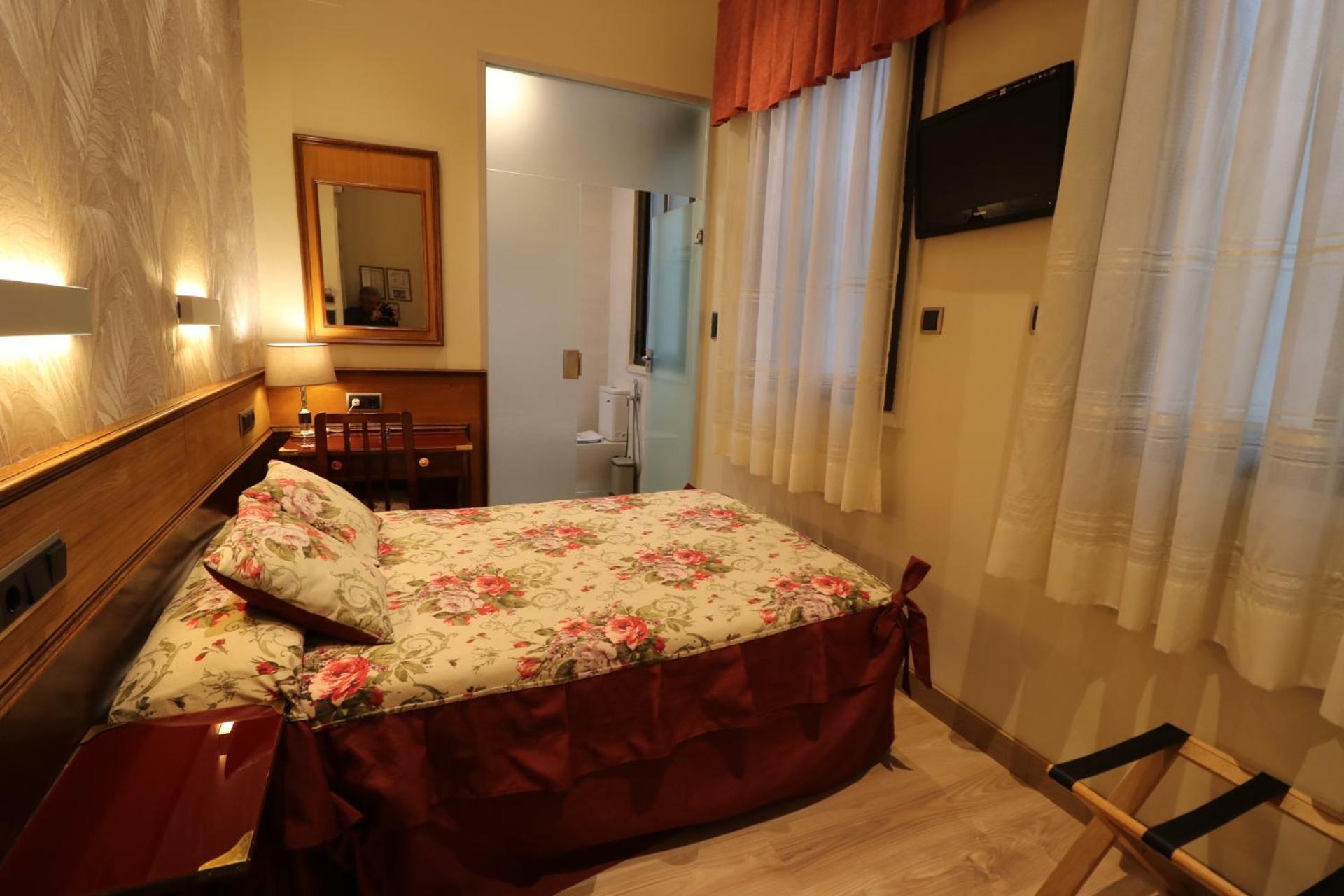 Hostal Hispano - Argentino Gran Via Madrid Exterior photo