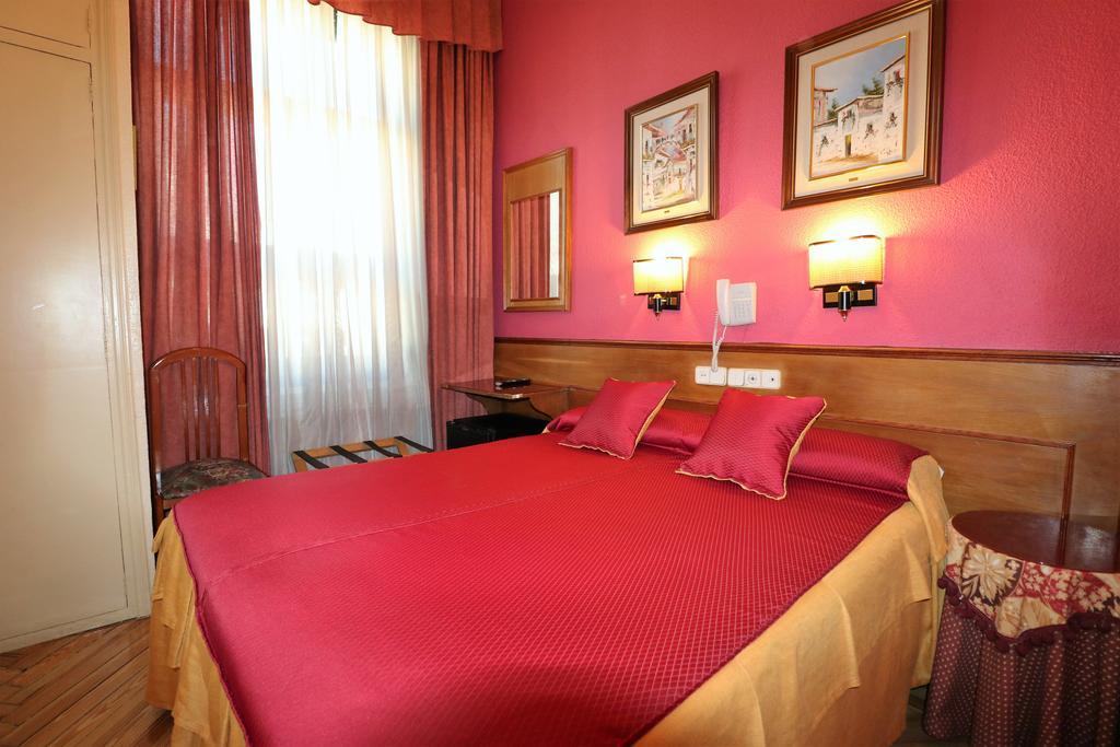 Hostal Hispano - Argentino Gran Via Madrid Exterior photo