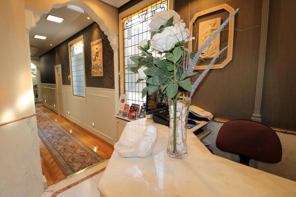 Hostal Hispano - Argentino Gran Via Madrid Exterior photo