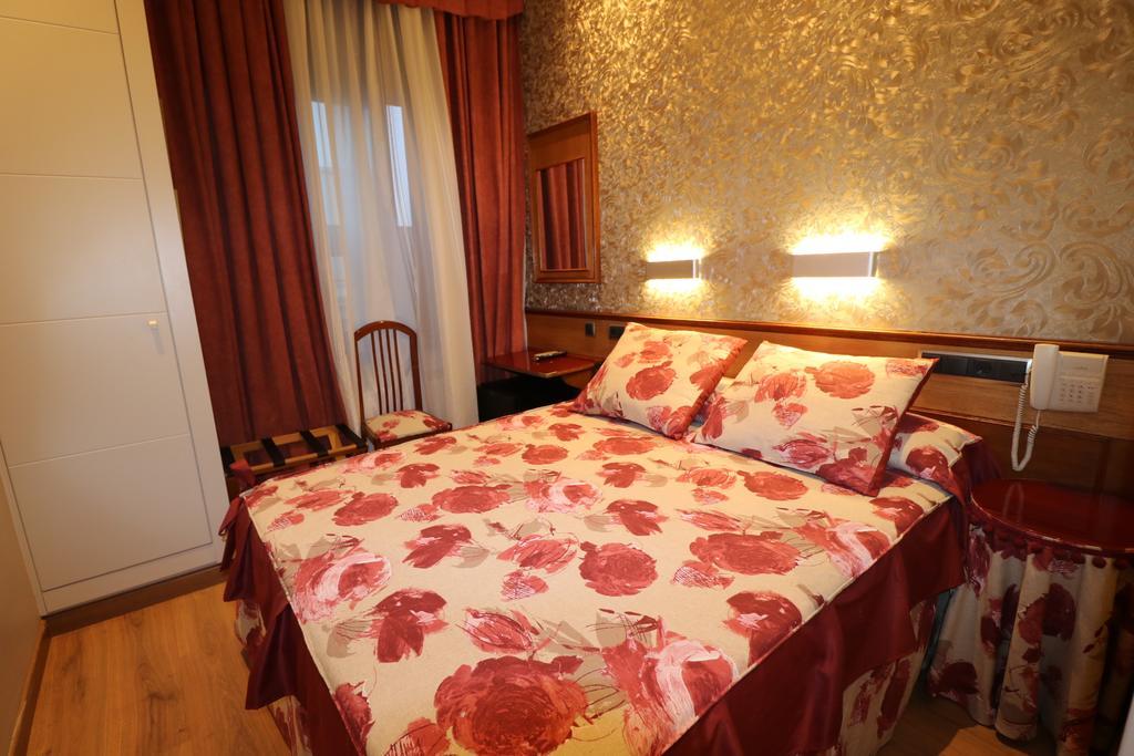 Hostal Hispano - Argentino Gran Via Madrid Exterior photo